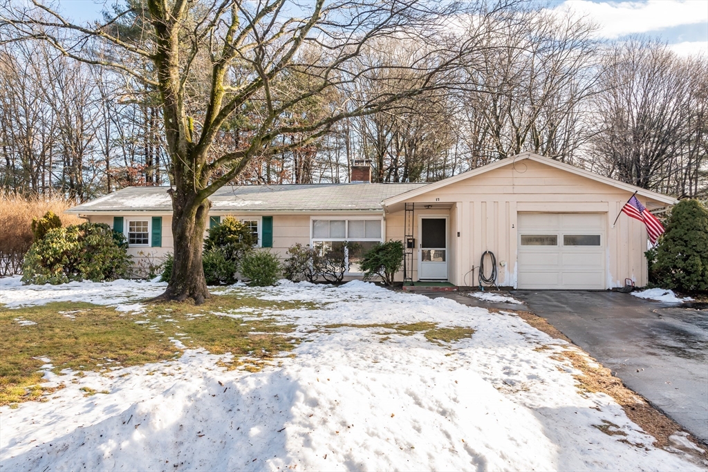 3 bed, 1 bath apartment for rent at 17 Francine Rd Unit 17, Saxonville