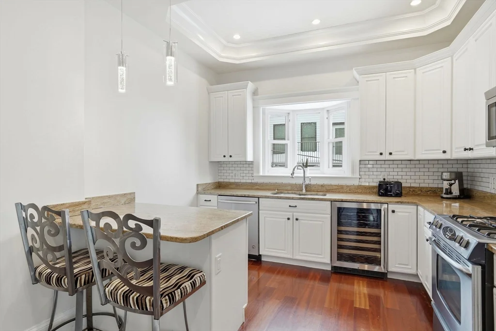 3 bed, 2 bath apartment for rent at 17 Gates Unit 1, South Boston — photo 4 of 25
