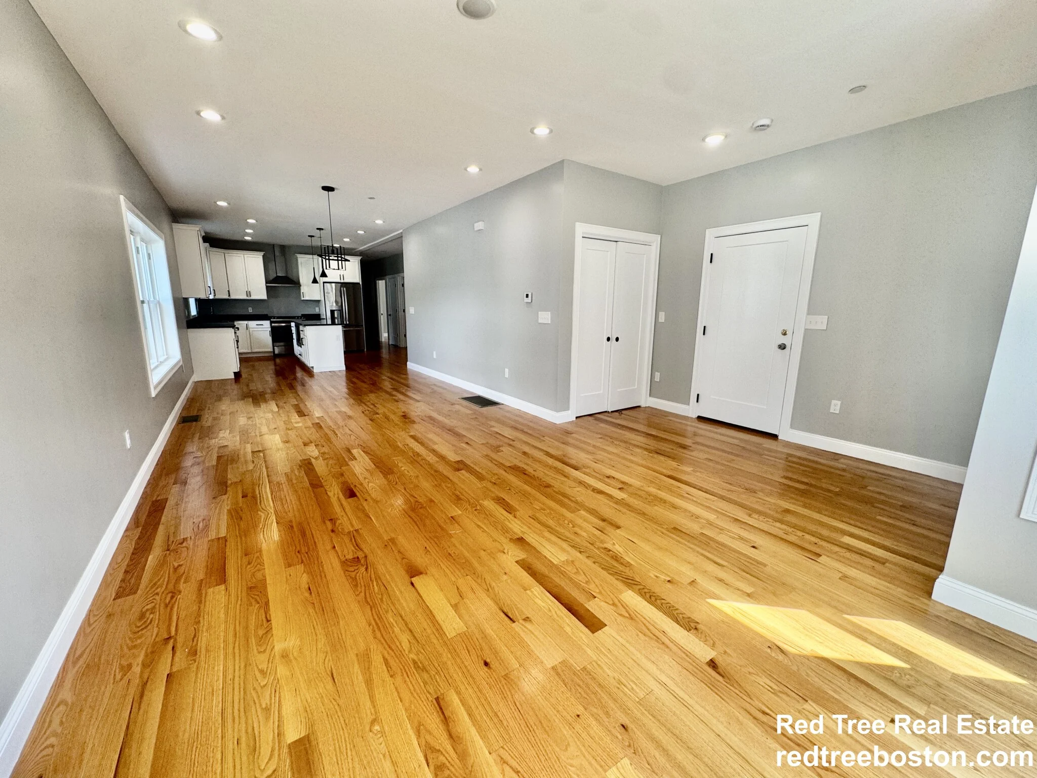 3 bed, 2 bath apartment for rent at 17 George St Unit 1, Hyde Park — photo 3 of 16