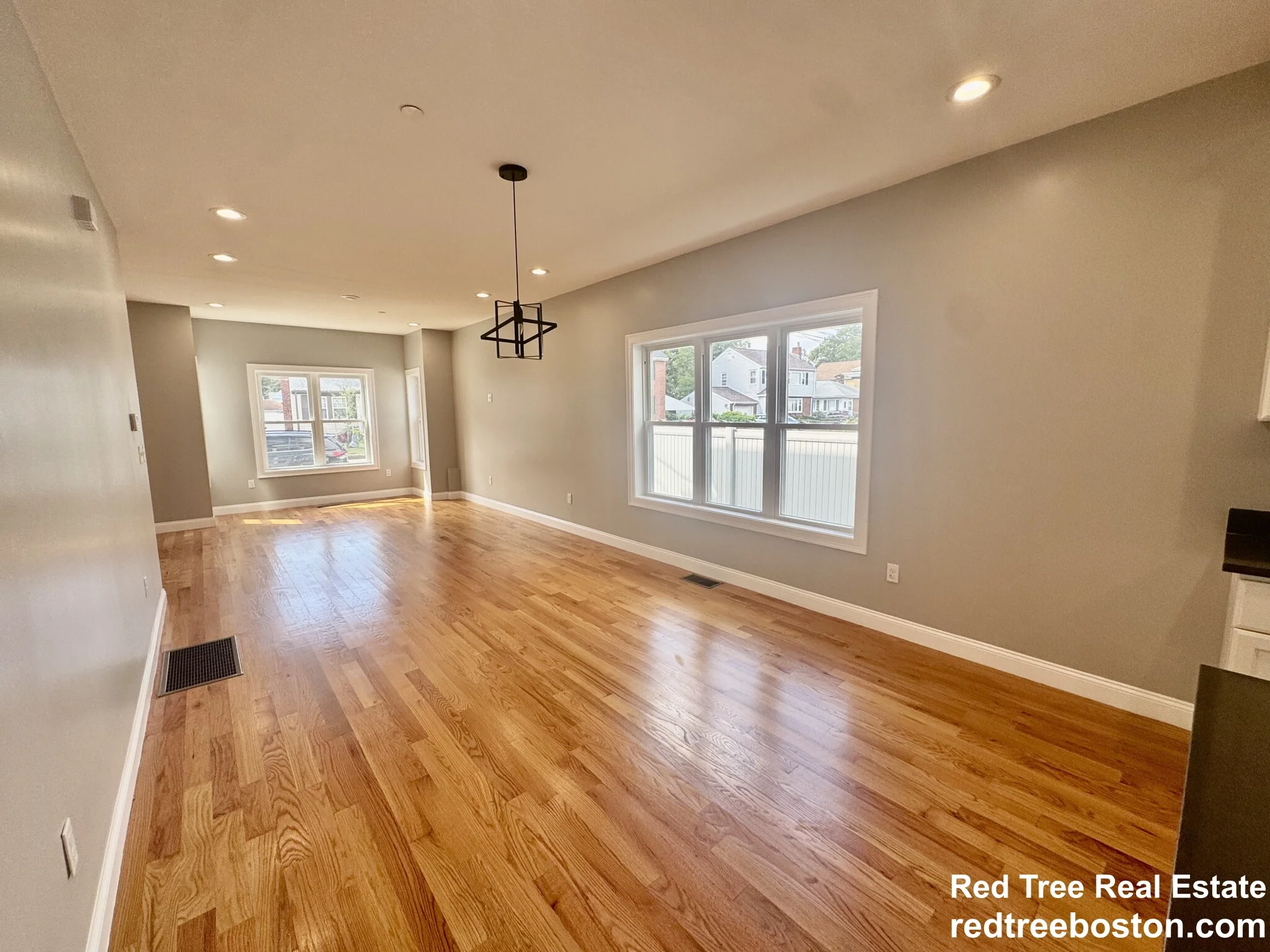 3 bed, 2 bath apartment for rent at 17 George St Unit 1, Hyde Park — photo 4 of 16