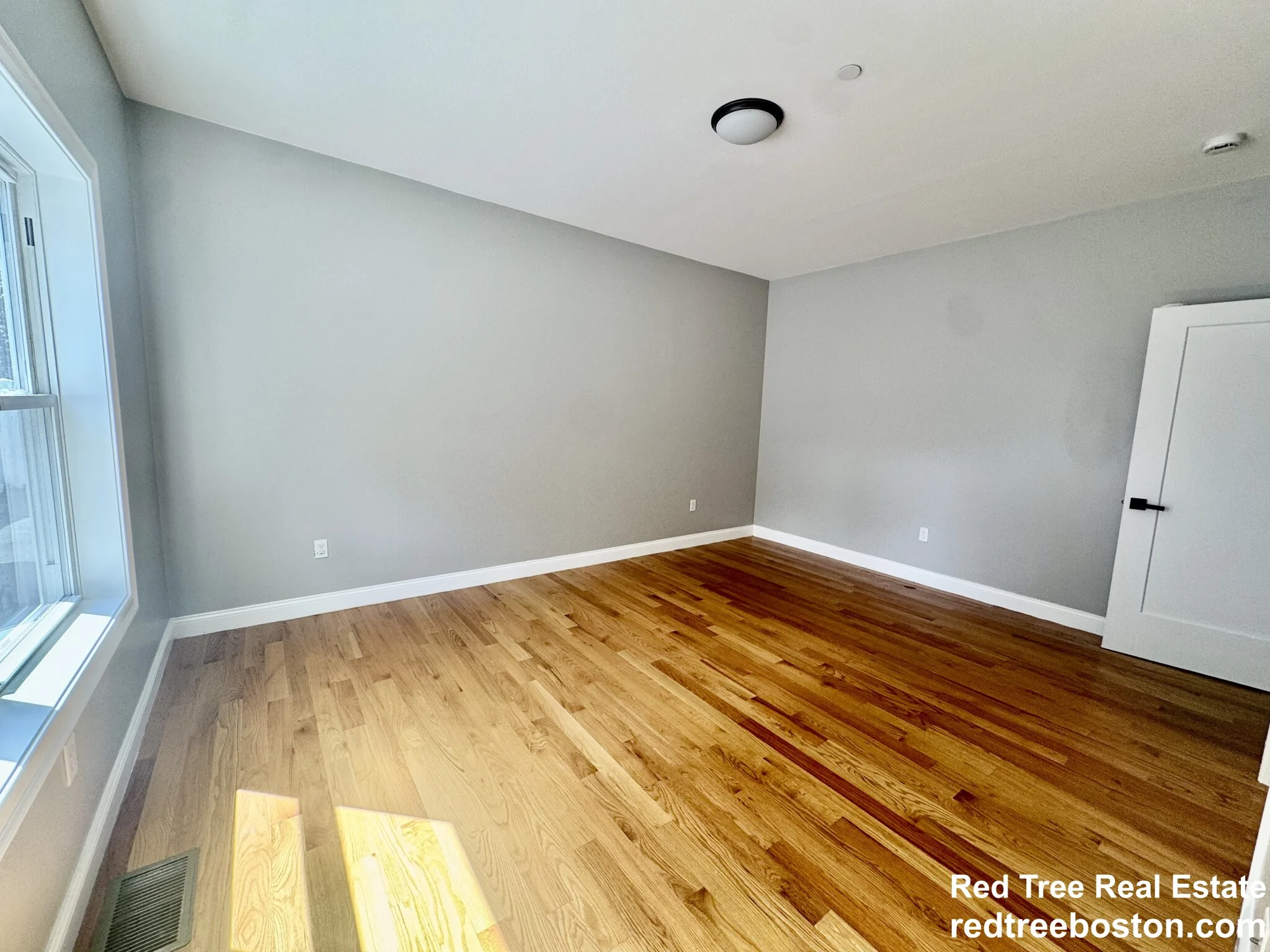 3 bed, 2 bath apartment for rent at 17 George St Unit 1, Hyde Park — photo 6 of 16
