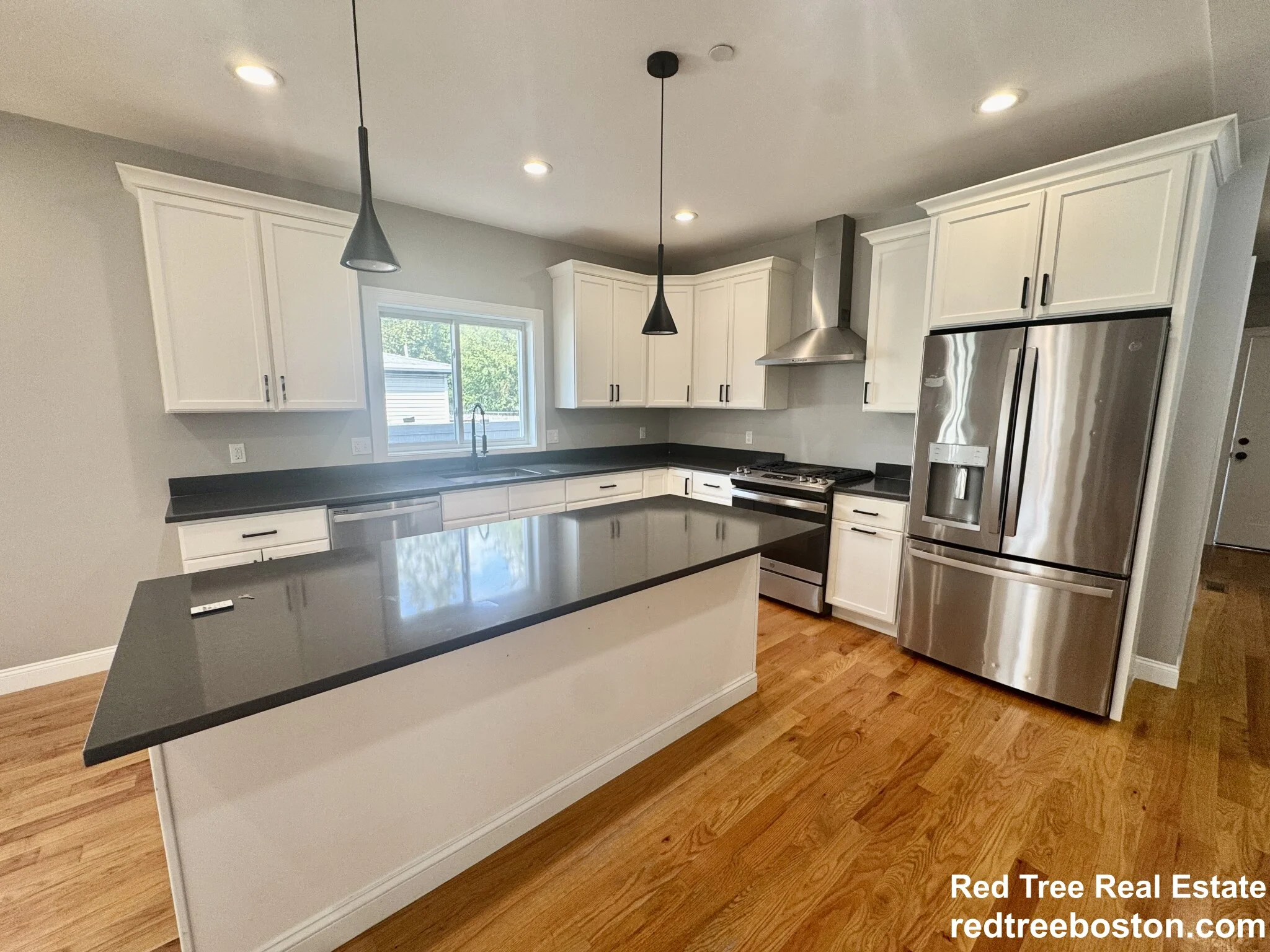 3 bed, 2 bath apartment for rent at 17 George St Unit 1, Hyde Park — photo 2 of 16