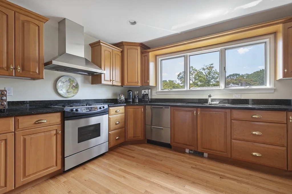 4 bed, 2 bath apartment for rent at 17 Gilbert St Unit 2, Newton — photo 4 of 34