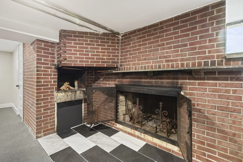 4 bed, 2 bath apartment for rent at 17 Gilbert St Unit 2, Newton — photo 24 of 34