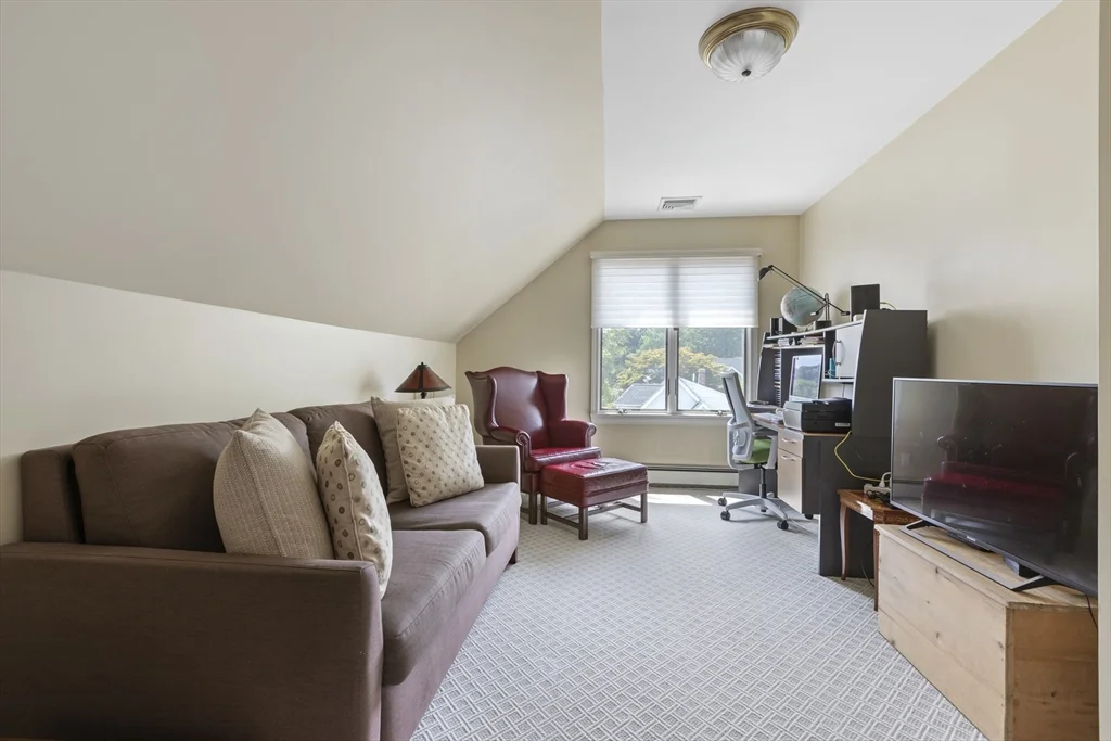 4 bed, 2 bath apartment for rent at 17 Gilbert St Unit 2, Newton — photo 14 of 34