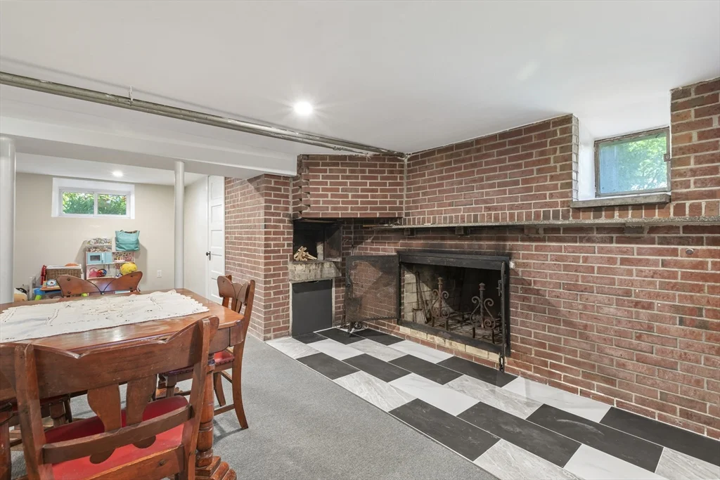 4 bed, 2 bath apartment for rent at 17 Gilbert St Unit 2, Newton — photo 25 of 34