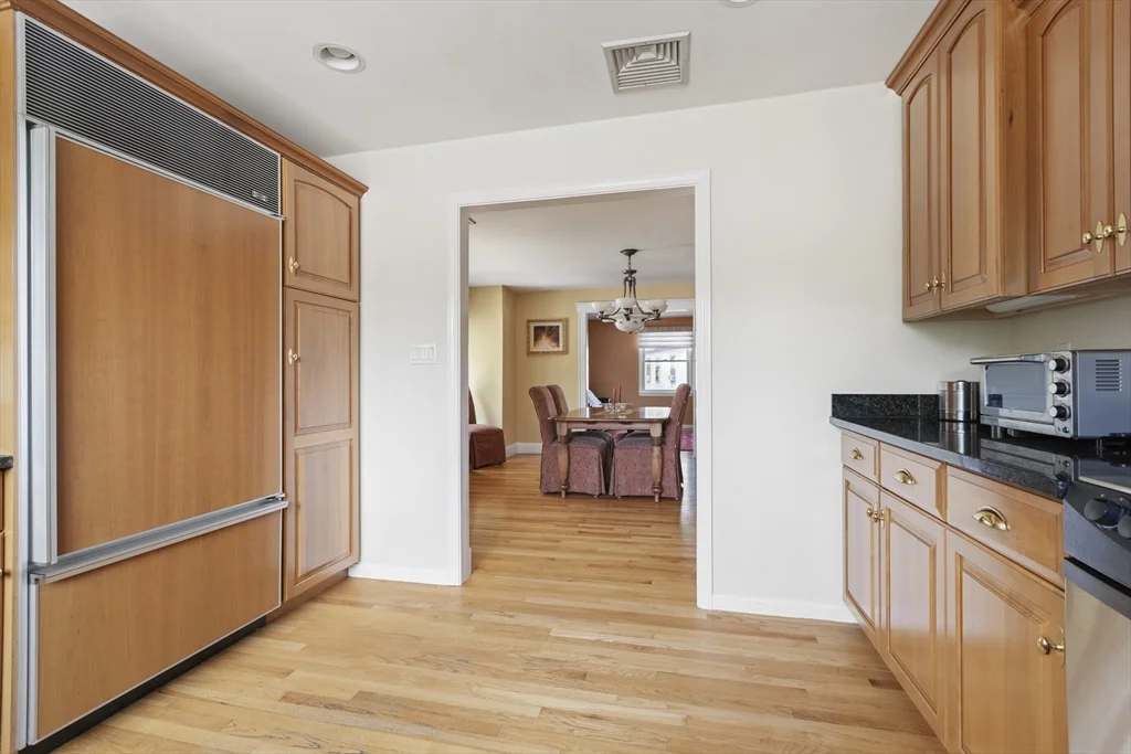 4 bed, 2 bath apartment for rent at 17 Gilbert St Unit 2, Newton — photo 3 of 34