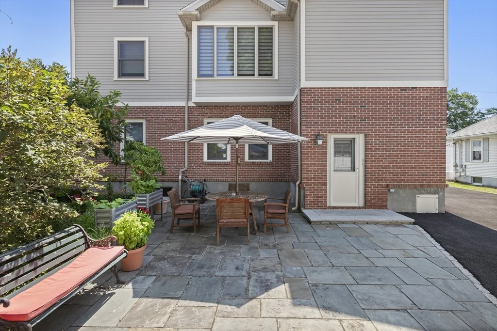 4 bed, 2 bath apartment for rent at 17 Gilbert St Unit 2, Newton — photo 27 of 34