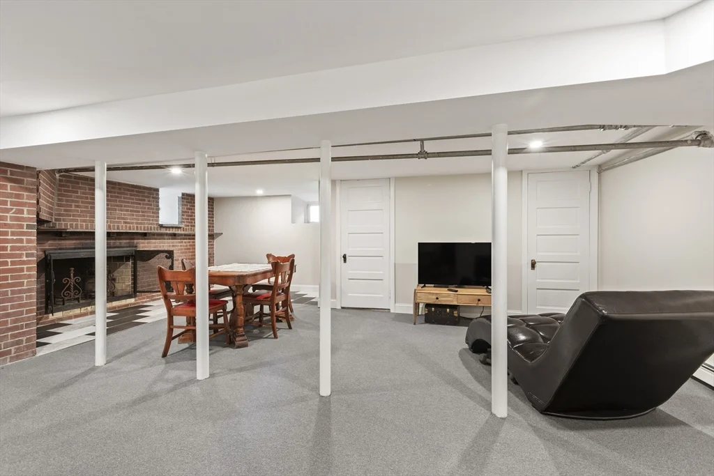 4 bed, 2 bath apartment for rent at 17 Gilbert St Unit 2, Newton — photo 23 of 34