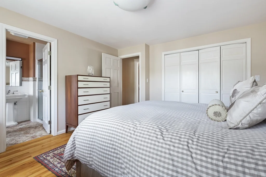 4 bed, 2 bath apartment for rent at 17 Gilbert St Unit 2, Newton — photo 20 of 34