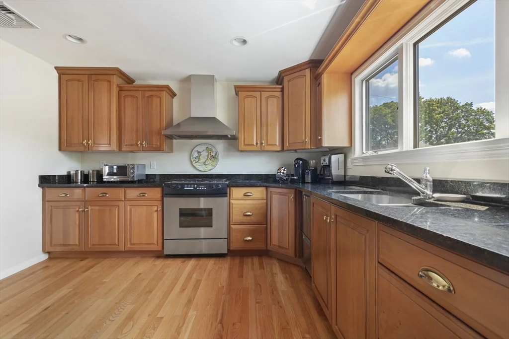 4 bed, 2 bath apartment for rent at 17 Gilbert St Unit 2, Newton — photo 2 of 34