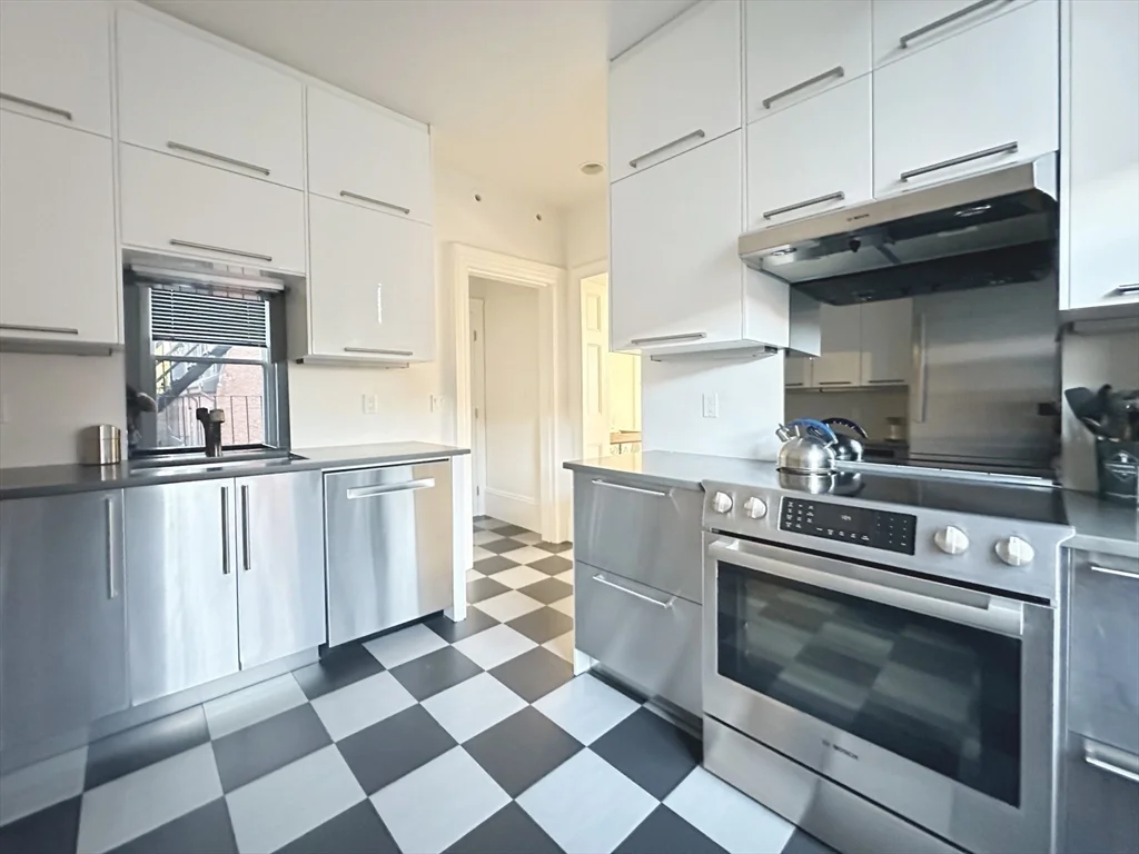 2 bed, 2 bath apartment for rent at 17 Gloucester St Unit 5, Back Bay — photo 10 of 19