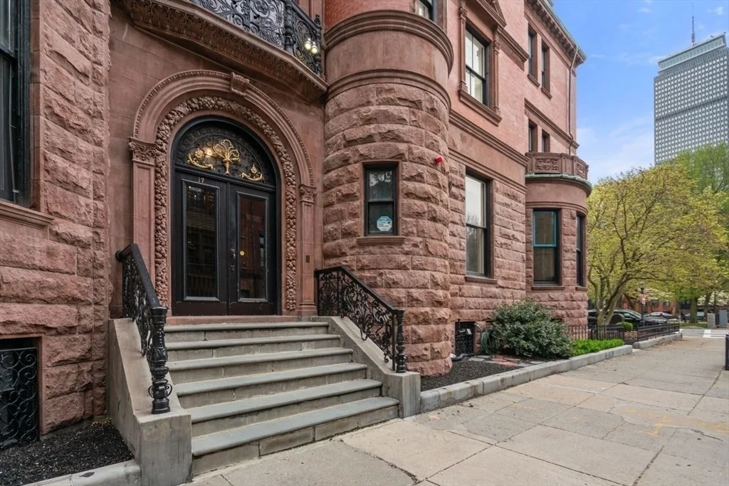 2 bed, 2 bath apartment for rent at 17 Gloucester St Unit 5, Back Bay — photo 2 of 19