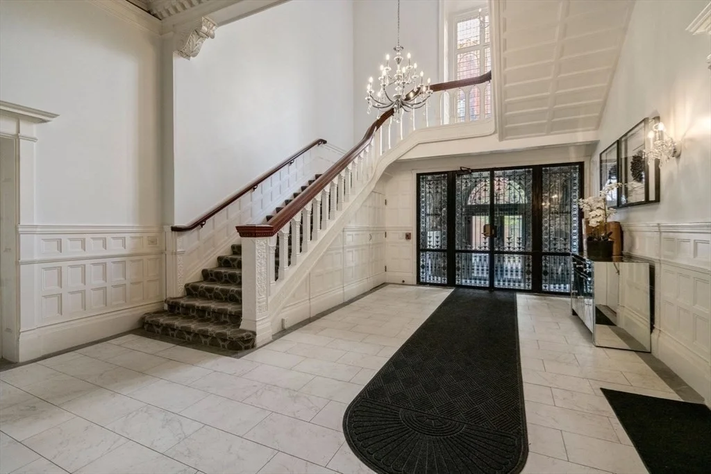 2 bed, 2 bath apartment for rent at 17 Gloucester St Unit 5, Back Bay — photo 3 of 19