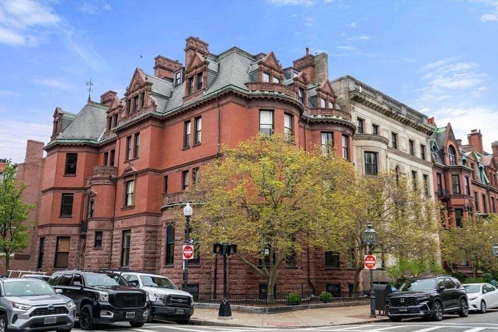 2 bed, 2 bath apartment for rent at 17 Gloucester St Unit 5, Back Bay — photo 1 of 19
