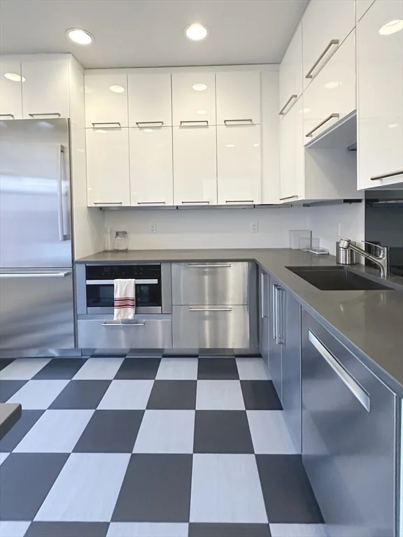 2 bed, 2 bath apartment for rent at 17 Gloucester St Unit 5, Back Bay — photo 11 of 19