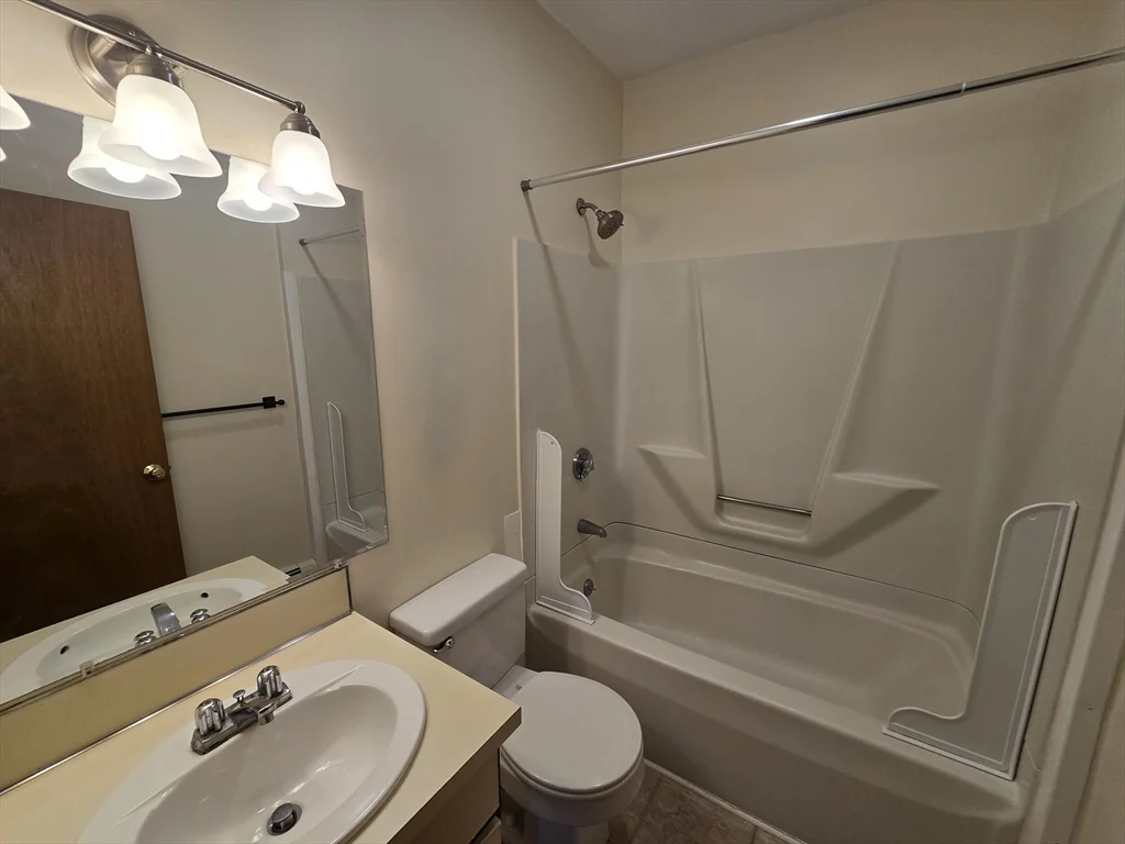 2 bed, 1 bath apartment for rent at 17 Grafton St Unit 2, Quincy — photo 20 of 27