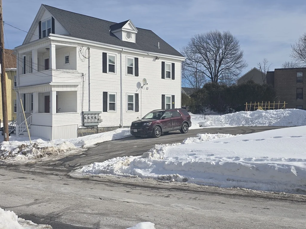 2 bed, 1 bath apartment for rent at 17 Grafton St Unit 2, Quincy — photo 1 of 27