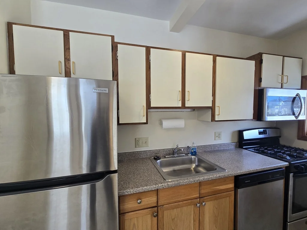 2 bed, 1 bath apartment for rent at 17 Grafton St Unit 2, Quincy — photo 12 of 27