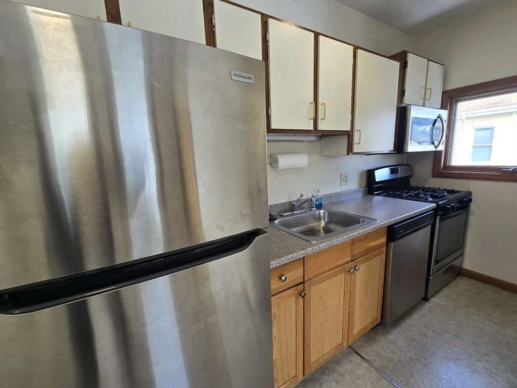 2 bed, 1 bath apartment for rent at 17 Grafton St Unit 2, Quincy — photo 11 of 27