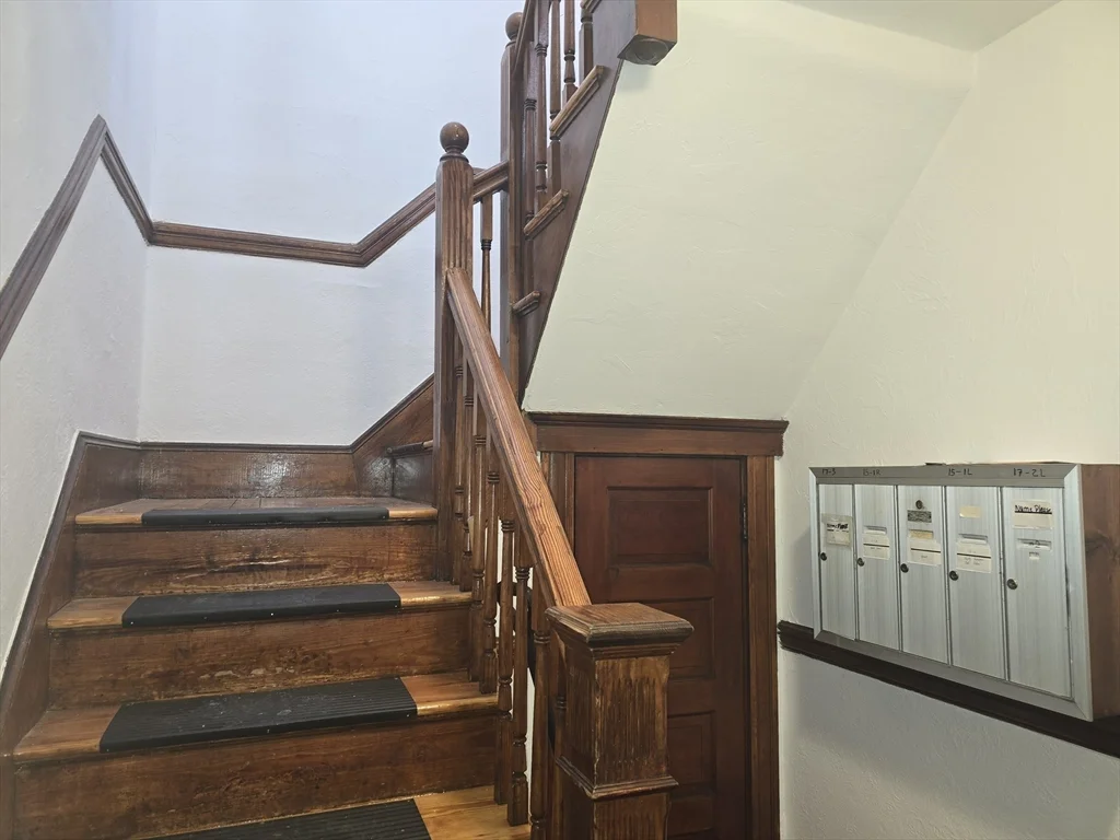2 bed, 1 bath apartment for rent at 17 Grafton St Unit 2, Quincy — photo 3 of 27