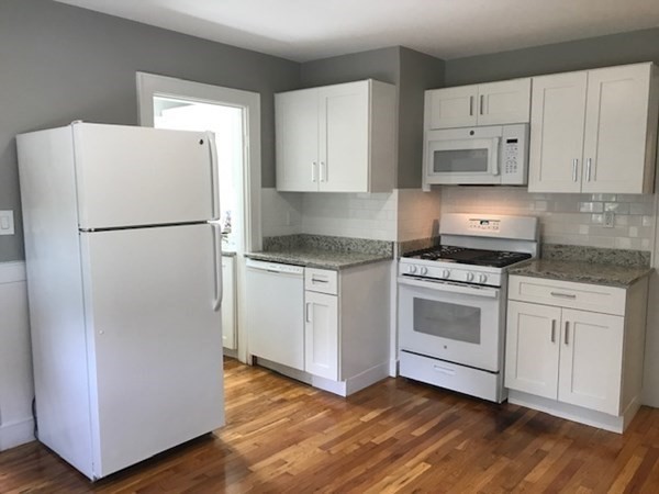 2 bed, 1 bath apartment for rent at 17 Grant Unit 1, Lexington — photo 2 of 27