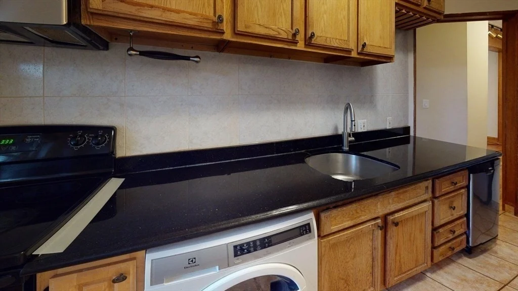 1 bed, 1 bath apartment for rent at 17 Green St Unit 4, Coolidge Corner — photo 4 of 7