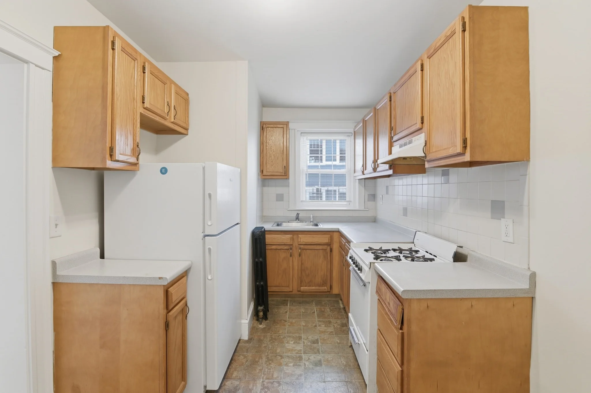2 bed, 1 bath apartment for rent at 17 Greenleaf St Unit 12, Quincy — photo 2 of 25