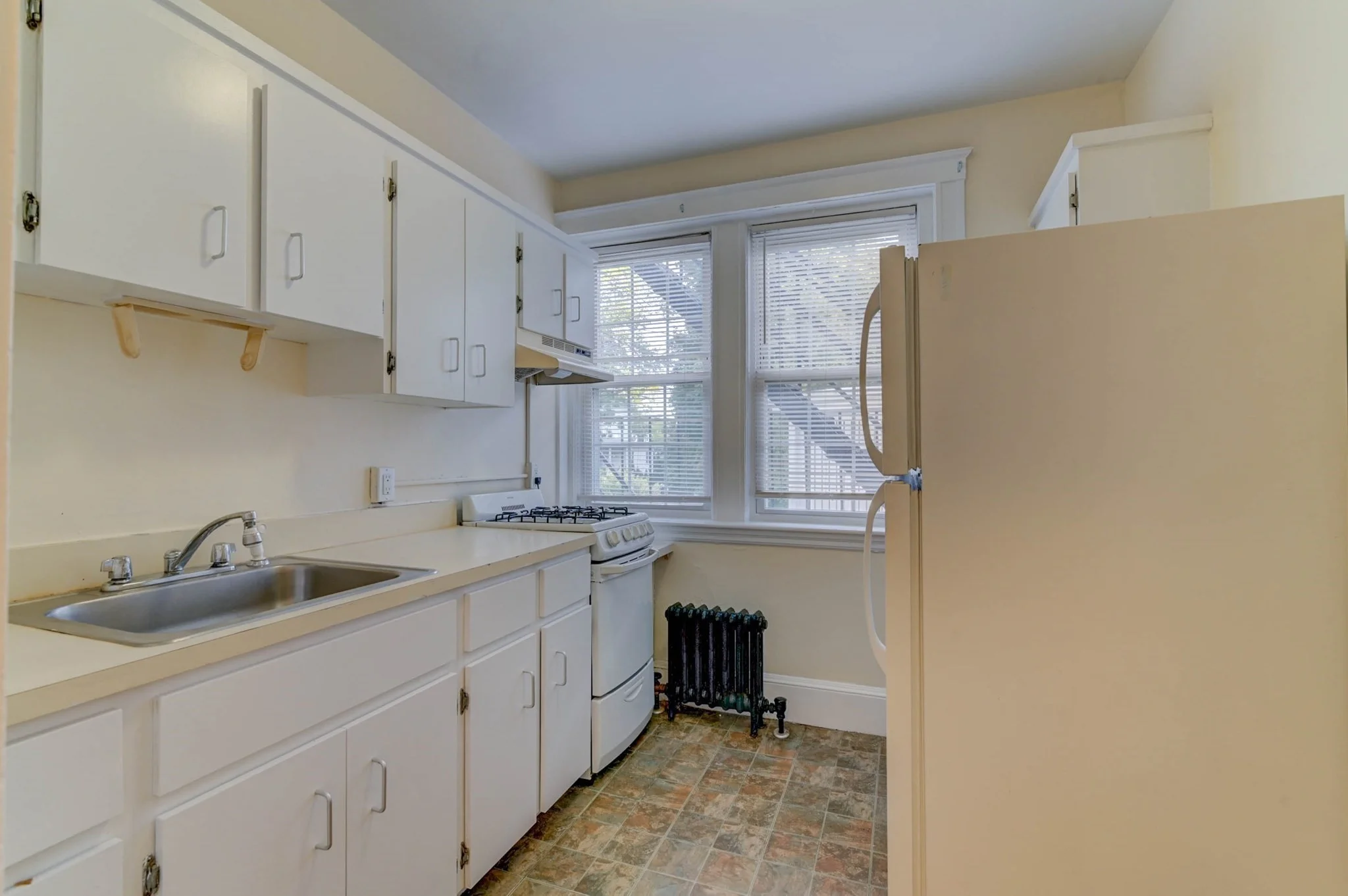 Studio bed, 1 bath apartment for rent at 17 Greenleaf St Unit 5, Quincy — photo 11 of 17