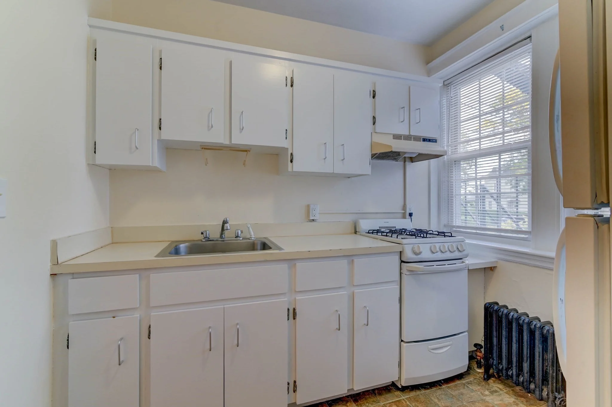 Studio bed, 1 bath apartment for rent at 17 Greenleaf St Unit 5, Quincy — photo 15 of 17