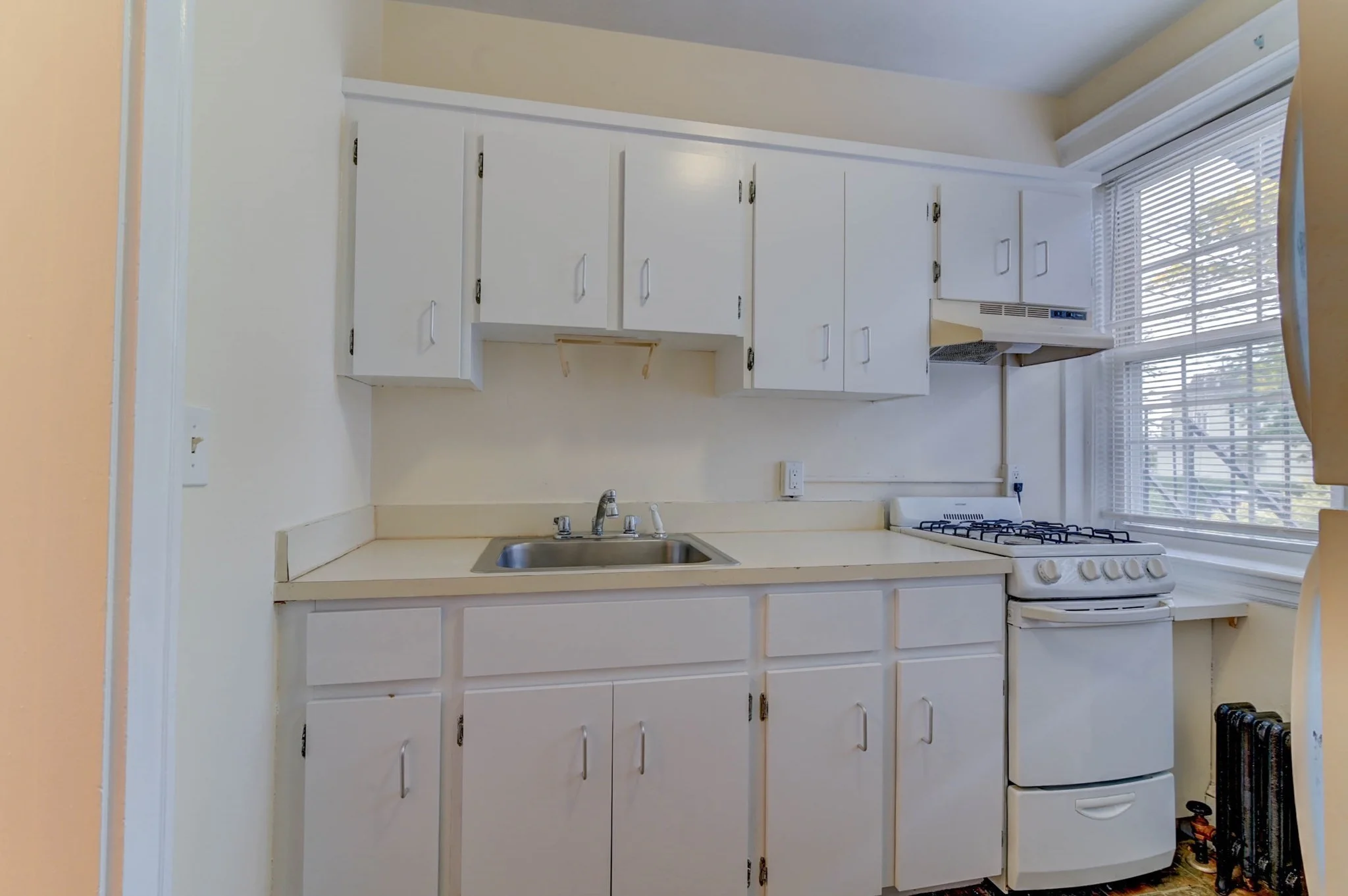 Studio bed, 1 bath apartment for rent at 17 Greenleaf St Unit 5, Quincy — photo 13 of 17