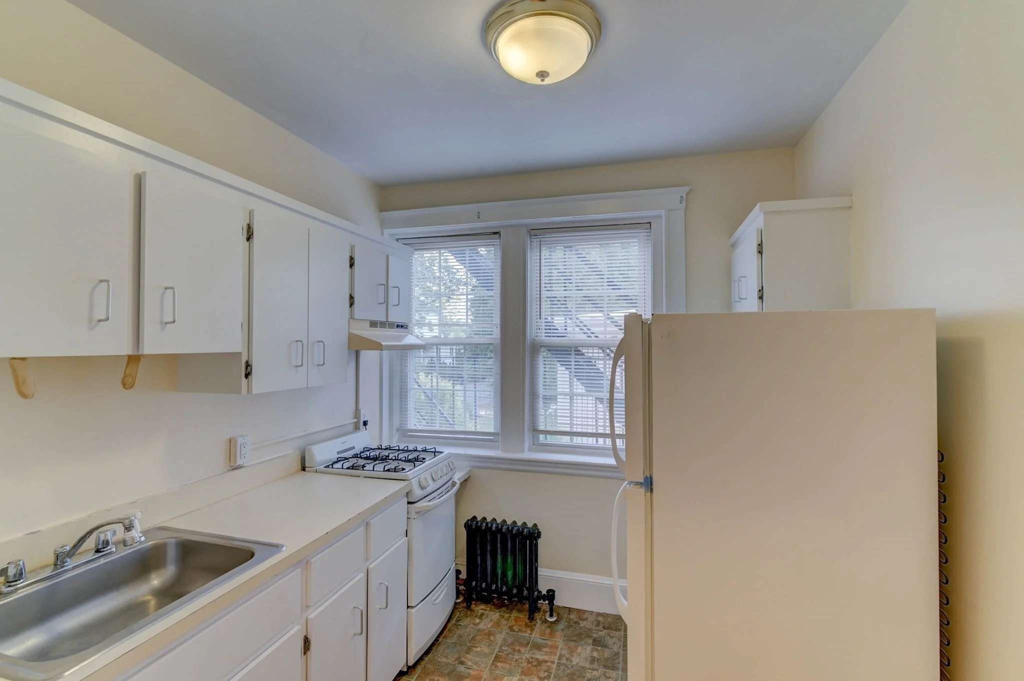 Studio bed, 1 bath apartment for rent at 17 Greenleaf St Unit 5, Quincy — photo 12 of 17