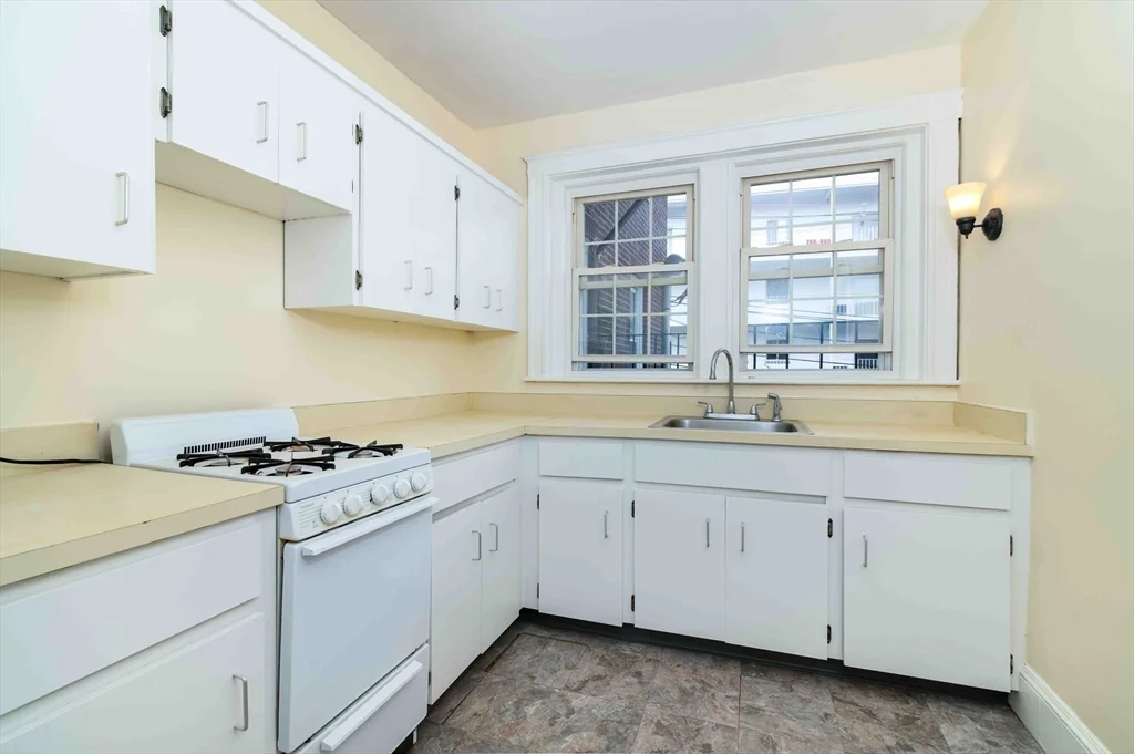1 bed, 1 bath apartment for rent at 17 Greenleaf Unit 15, Quincy — photo 9 of 19