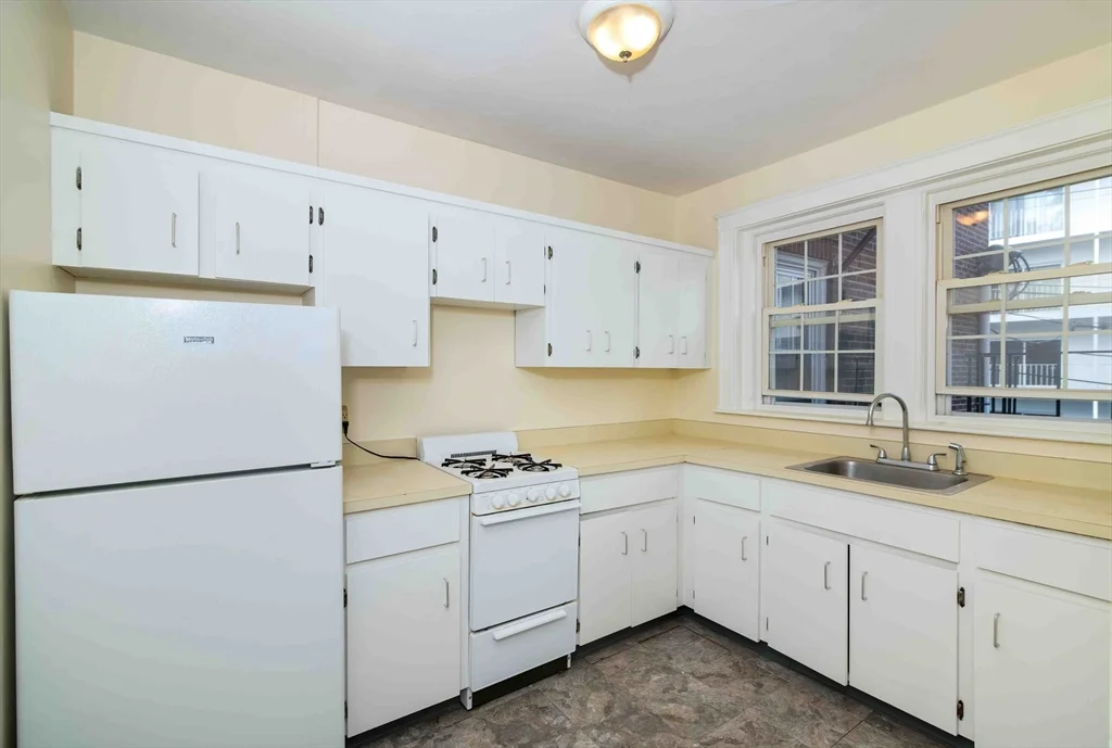 1 bed, 1 bath apartment for rent at 17 Greenleaf Unit 15, Quincy — photo 7 of 19