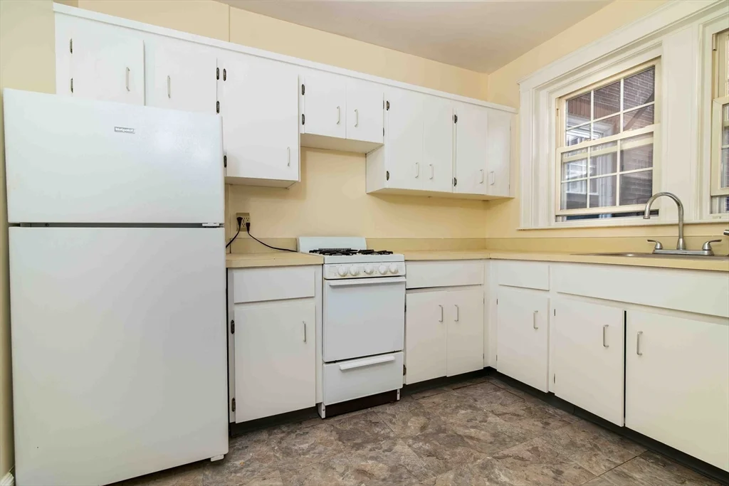 1 bed, 1 bath apartment for rent at 17 Greenleaf Unit 15, Quincy — photo 8 of 19