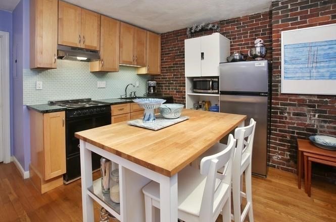 1 bed, 1 bath apartment for rent at 17 Grove St Unit 2, Beacon Hill — photo 2 of 8
