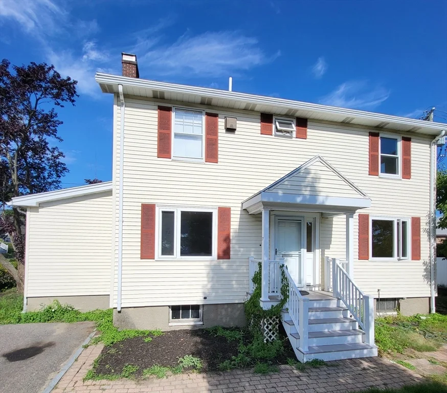 3 bed, 2 bath apartment for rent at 17 Hamblin Rd, South Waltham — photo 1 of 15