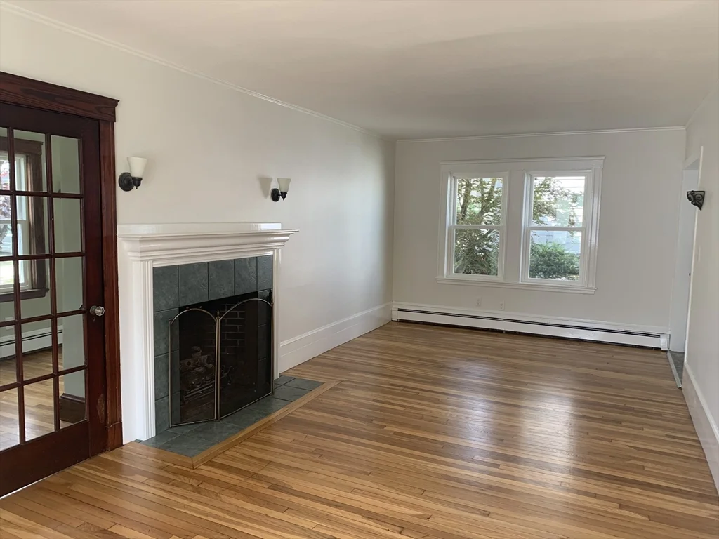 3 bed, 2 bath apartment for rent at 17 Hamblin Rd, South Waltham — photo 5 of 15