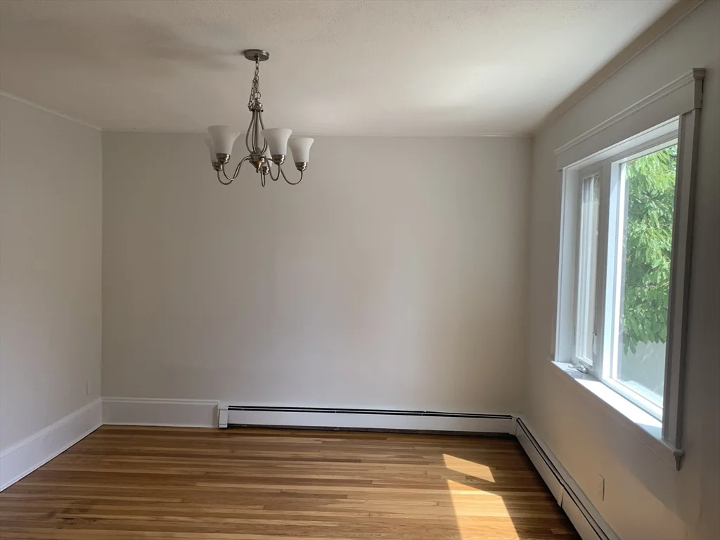3 bed, 2 bath apartment for rent at 17 Hamblin Rd, South Waltham — photo 6 of 15