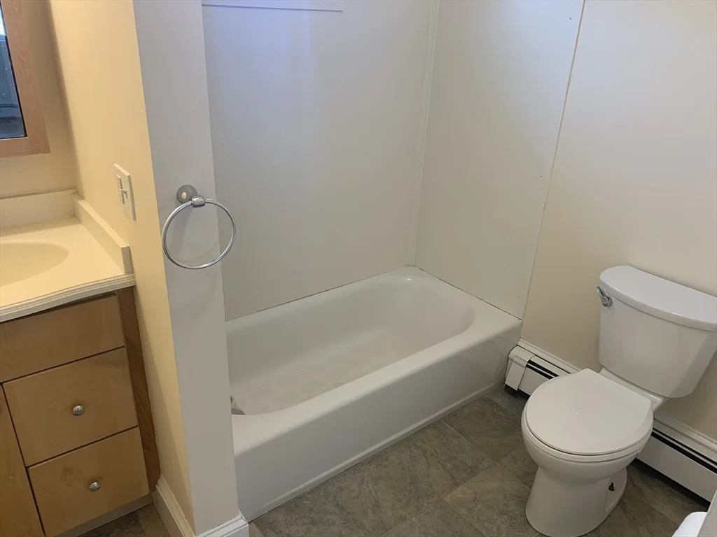 3 bed, 2 bath apartment for rent at 17 Hamblin Rd, South Waltham — photo 12 of 15