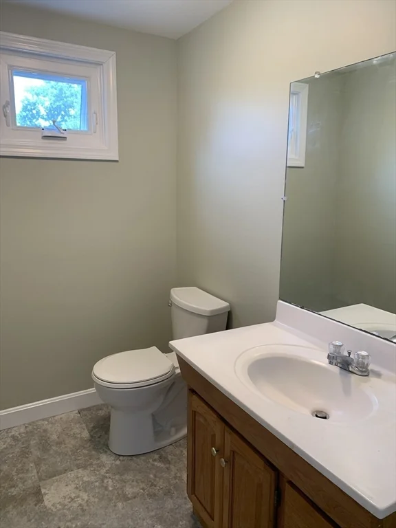 3 bed, 2 bath apartment for rent at 17 Hamblin Rd, South Waltham — photo 13 of 15