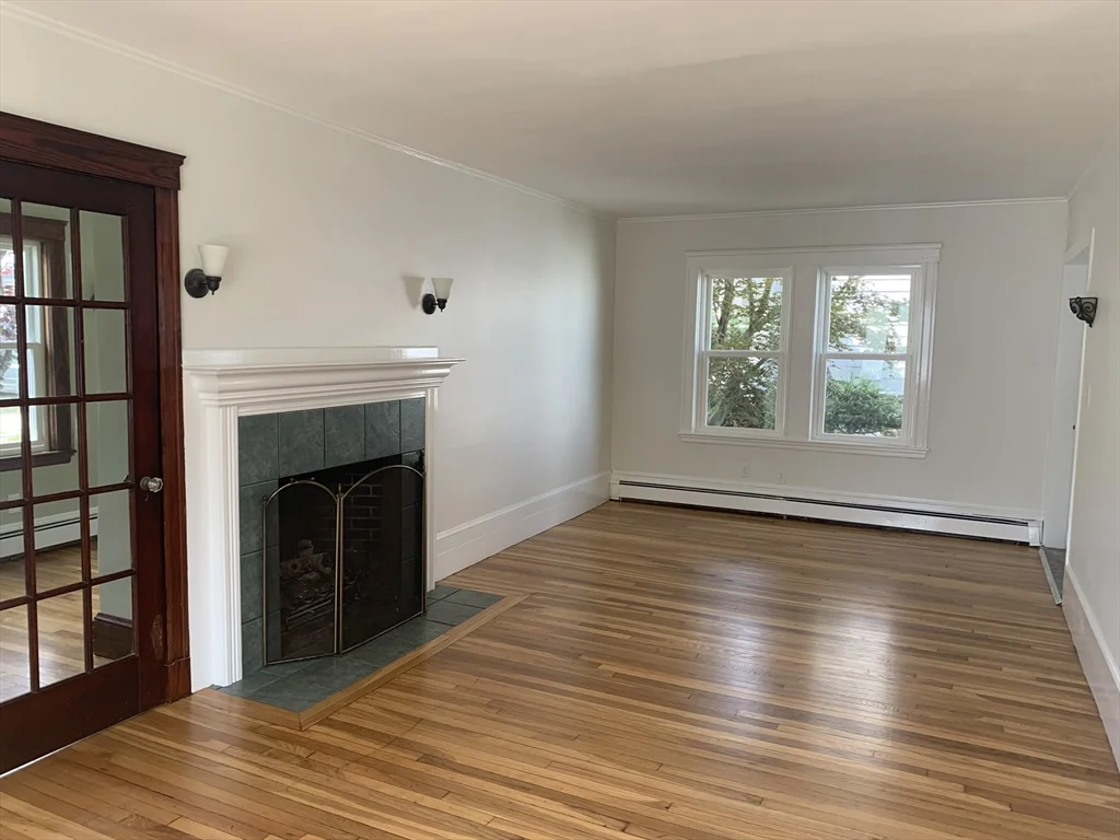 3 bed, 2 bath apartment for rent at 17 Hamblin Rd Unit 1, South Waltham — photo 4 of 17