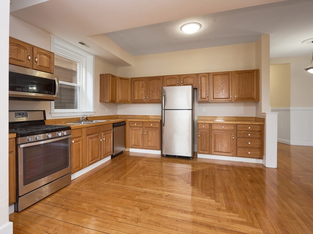 3 bed, 2 bath apartment for rent at 17 Hamilton St Unit 1, Southbridge — photo 7 of 28