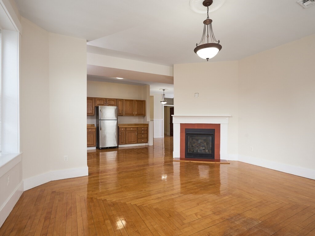 3 bed, 2 bath apartment for rent at 17 Hamilton St Unit 1, Southbridge