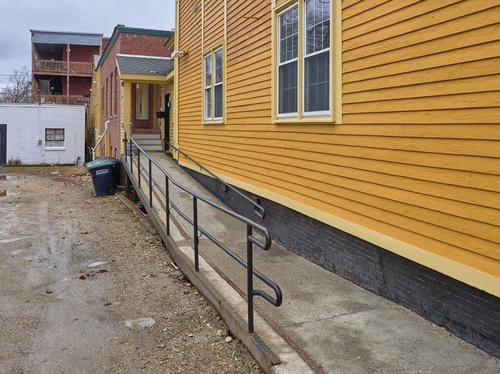 3 bed, 2 bath apartment for rent at 17 Hamilton St Unit 1, Southbridge — photo 25 of 28