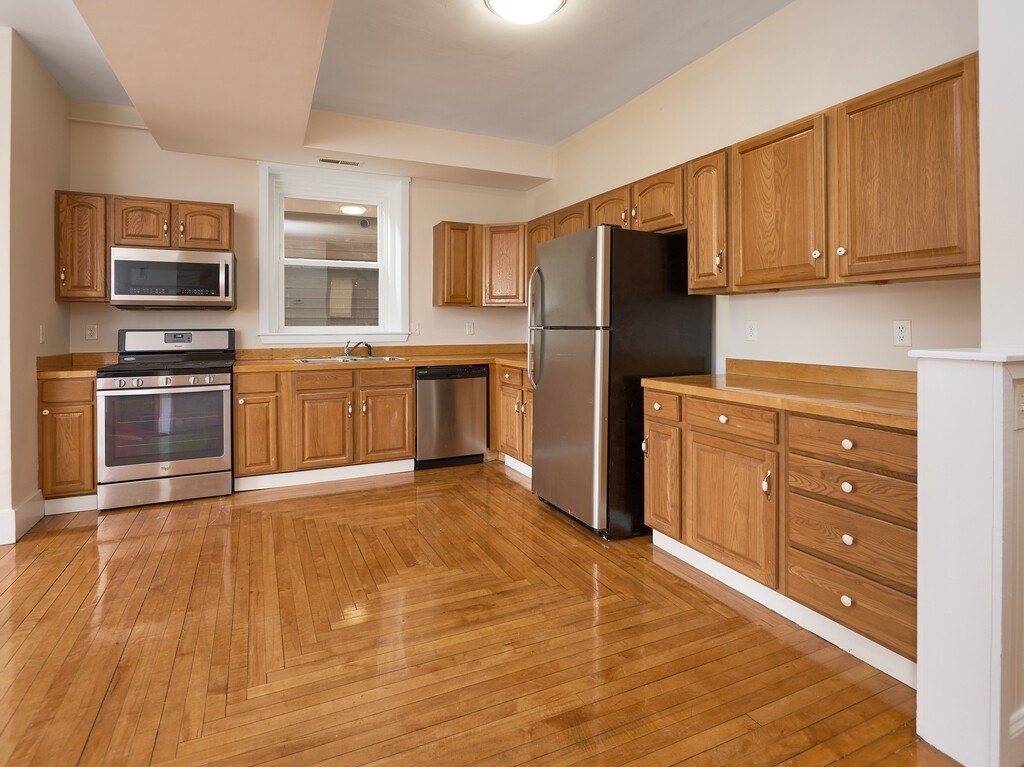 3 bed, 2 bath apartment for rent at 17 Hamilton St Unit 1, Southbridge — photo 6 of 28