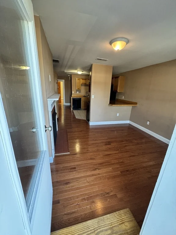 1 bed, 1 bath apartment for rent at 17 Hamilton St Unit 2, Southbridge — photo 3 of 12