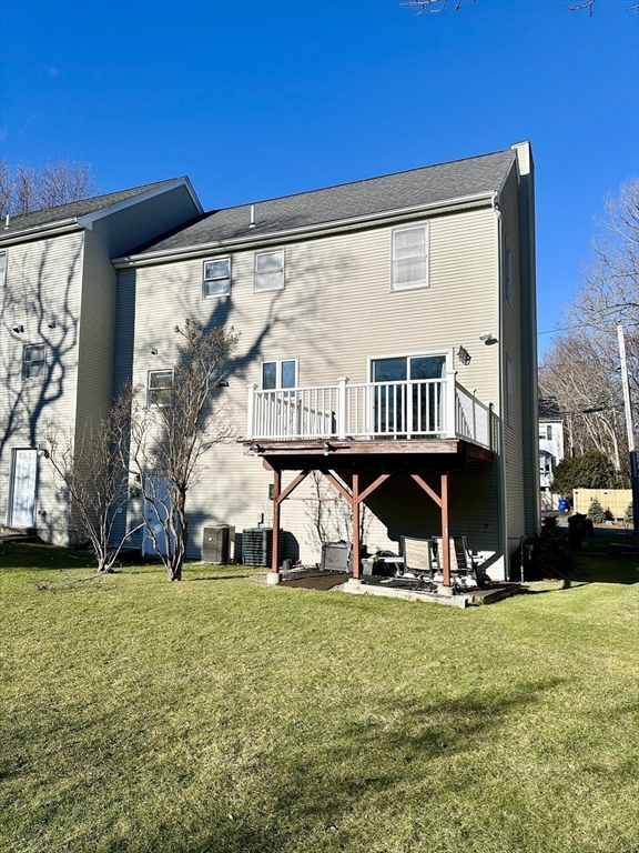 3 bed, 2 bath apartment for rent at 17 Hamlet St Unit 17, Newton — photo 17 of 20