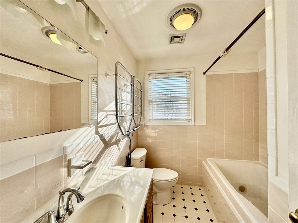 3 bed, 2 bath apartment for rent at 17 Hamlet St Unit 17, Newton — photo 10 of 20