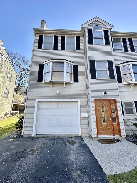 3 bed, 2 bath apartment for rent at 17 Hamlet St Unit 17, Newton — photo 16 of 20